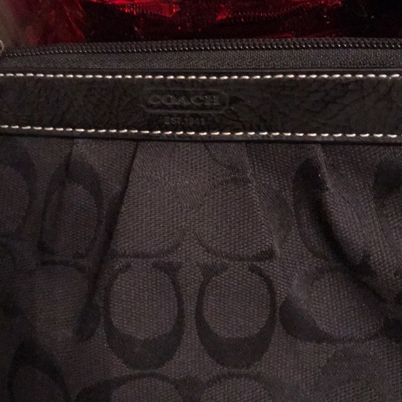 🆕 Black Coach wristlet. - Picture 3 of 8